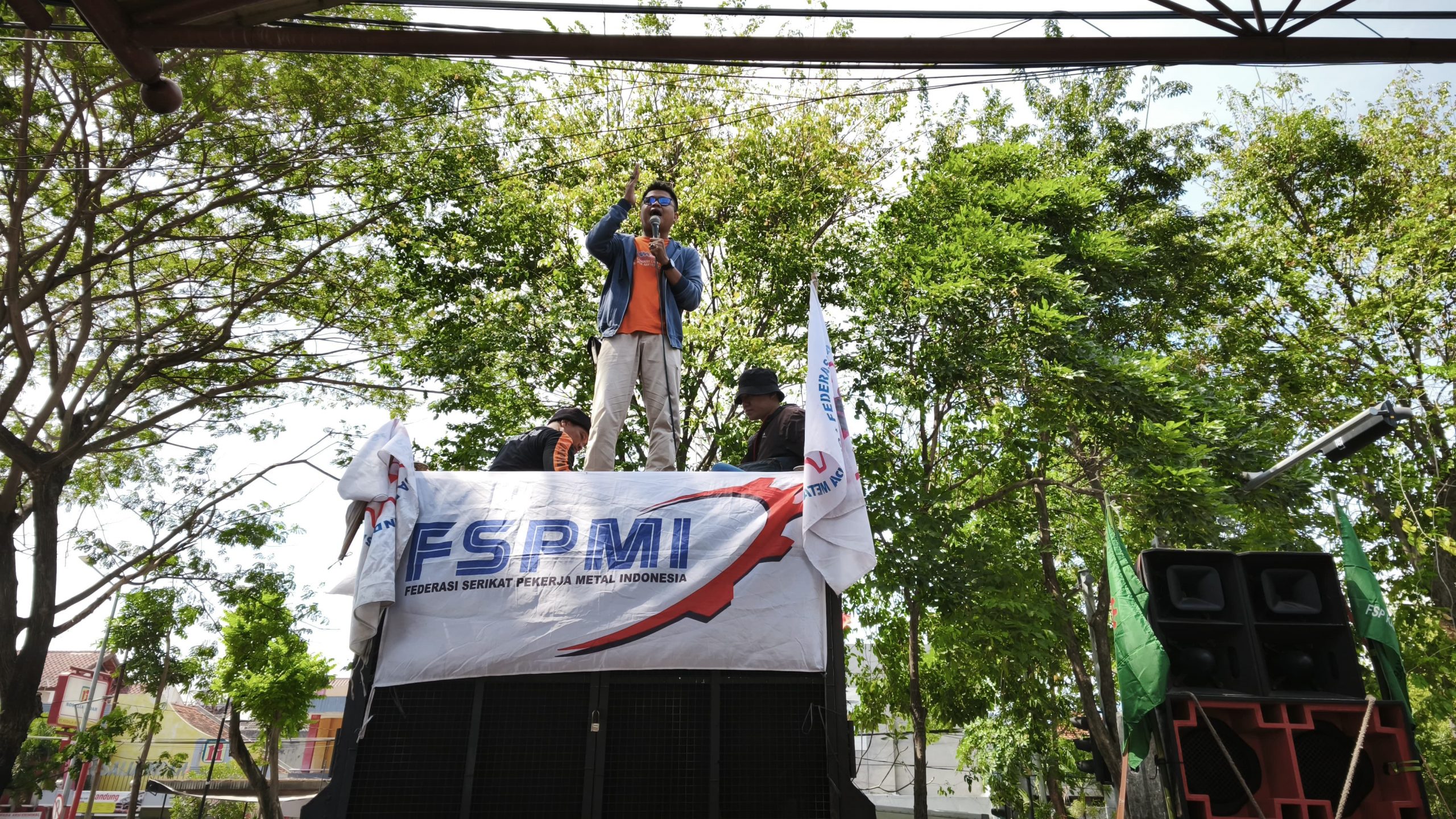FSPMI Desak PT. Yamaha Music Manufacturing Asia Pekerjakan Kembali Pengurus Serikat, Ribuan Buruh Gelar Aksi di Depan Pabrik